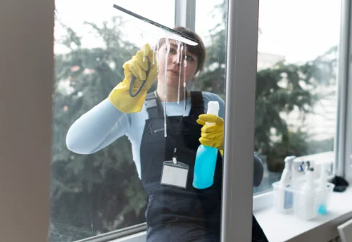 Nettoyage de vitres intérieures et extérieures à Saint-Quentin-la-Poterie